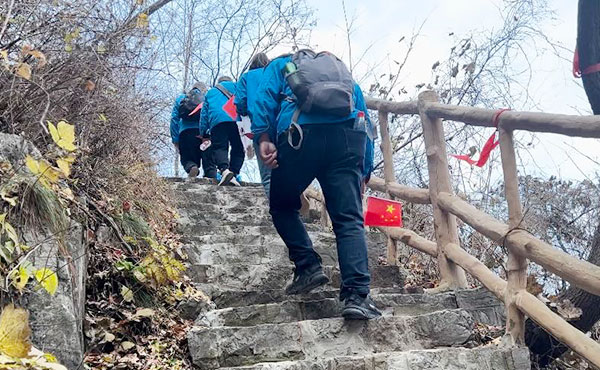 清泉科技齊山團(tuán)建活動(dòng)“團(tuán)結(jié)奮進(jìn)，勇攀高峰”